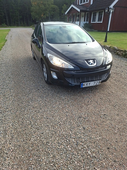 Peugeot 308 2 of 7