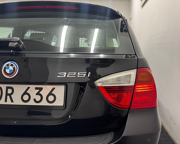 BMW 325i 4 of 19