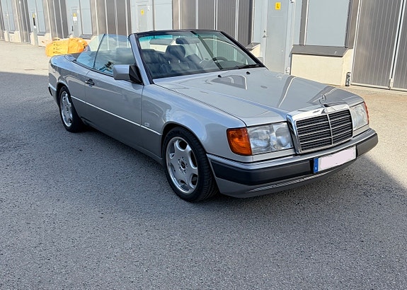 Mercedes-Benz 300 CE-24 4 of 7