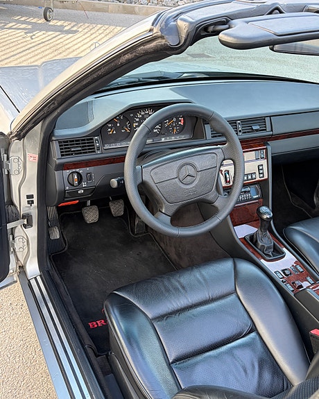 Mercedes-Benz 300 CE-24 7 of 7
