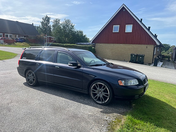 Volvo V70 2 of 12