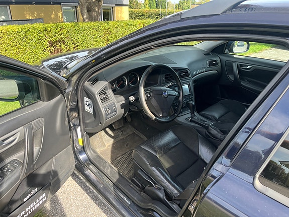 Volvo V70 8 of 12