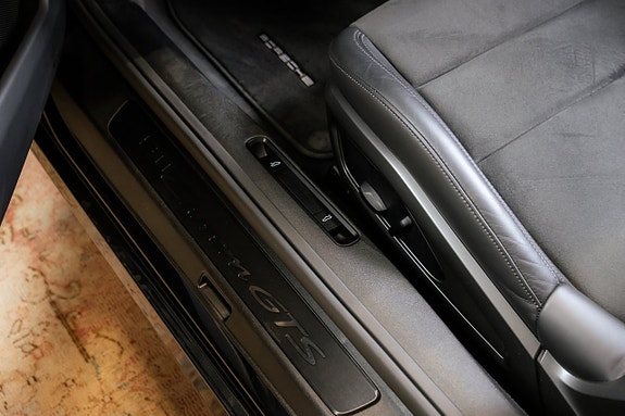 Porsche 911 16 of 30