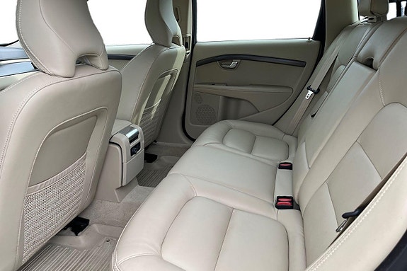 Volvo XC70 26 of 30