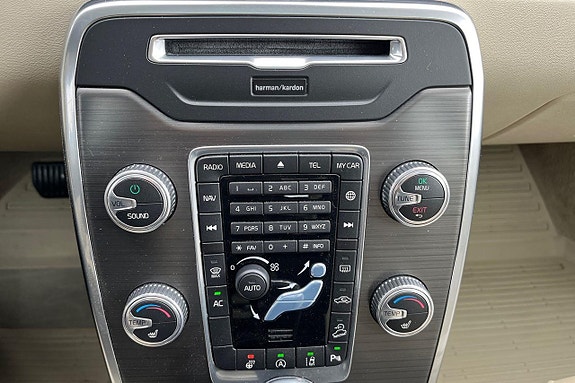 Volvo XC70 22 of 30