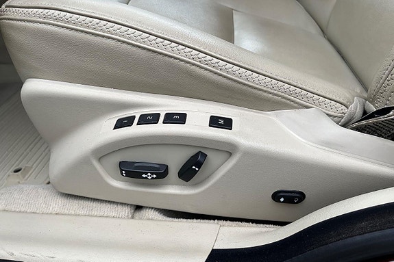 Volvo XC70 14 of 30