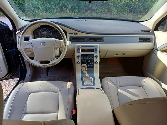 Volvo V70 5 of 15
