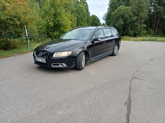 Volvo V70 2 of 15