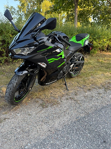 Kawasaki Ninja 400 2 of 7