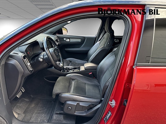 Volvo XC40 8 of 14