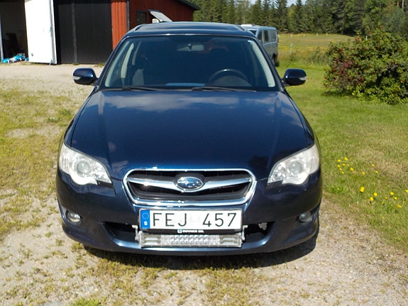 Subaru Legacy 2 of 6