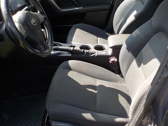 Subaru Legacy 4 of 6