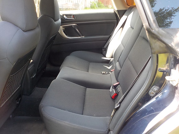 Subaru Legacy 5 of 6