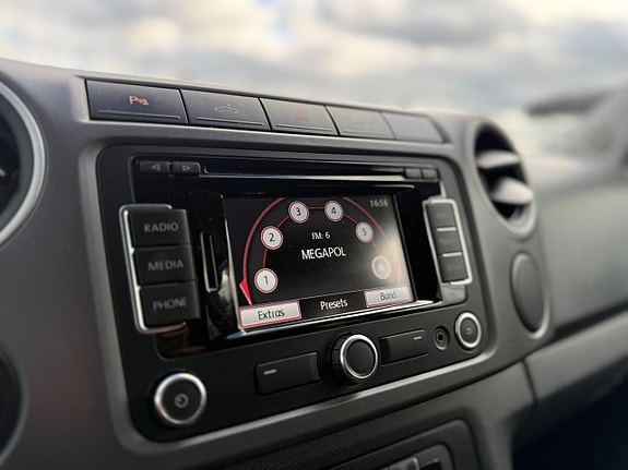 Volkswagen Amarok 13 of 25