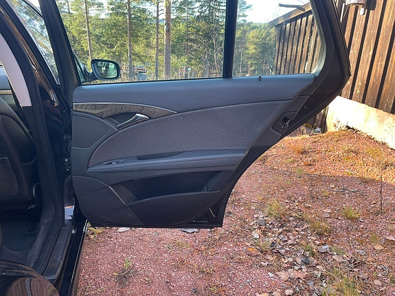 Mercedes-Benz E280 9 of 15