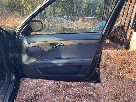 Mercedes-Benz E280 8 of 15