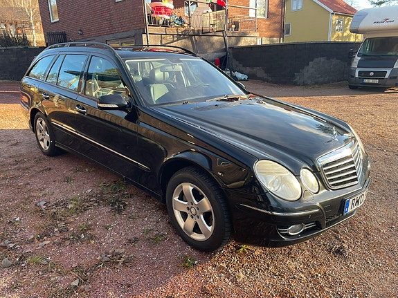 Mercedes-Benz E280 2 of 15