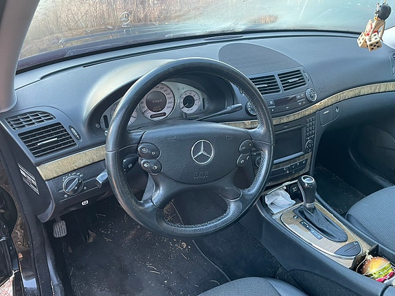 Mercedes-Benz E280 6 of 15