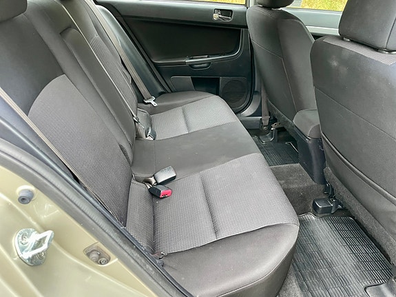 Mitsubishi Lancer 9 of 11