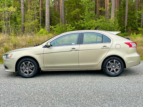 Mitsubishi Lancer 2 of 11