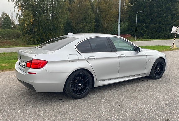 BMW 525d 3 of 4