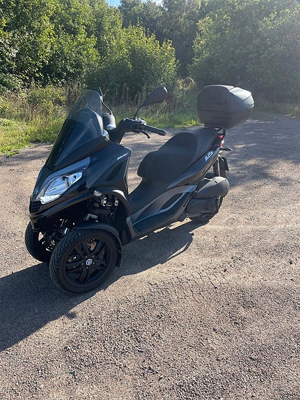 Piaggio MP3 300 HPE 2 of 7