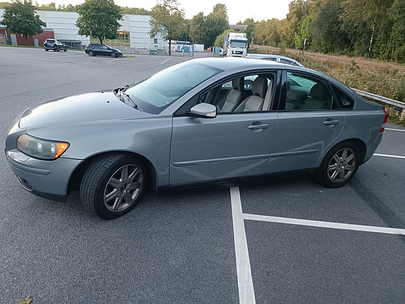 Volvo S40 2 of 6