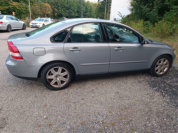 Volvo S40 3 of 6