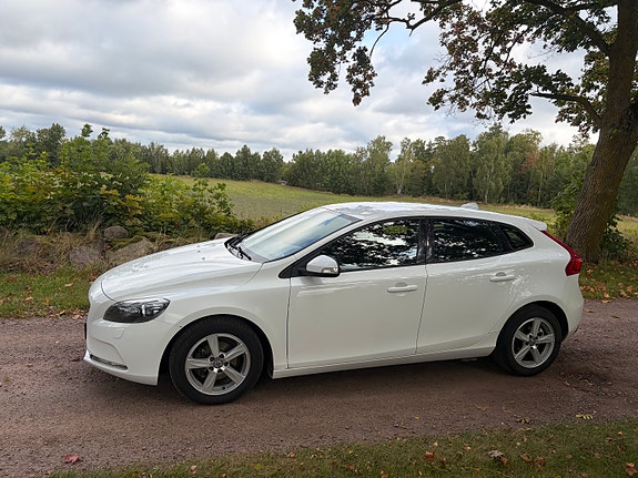 Volvo V40 3 of 8