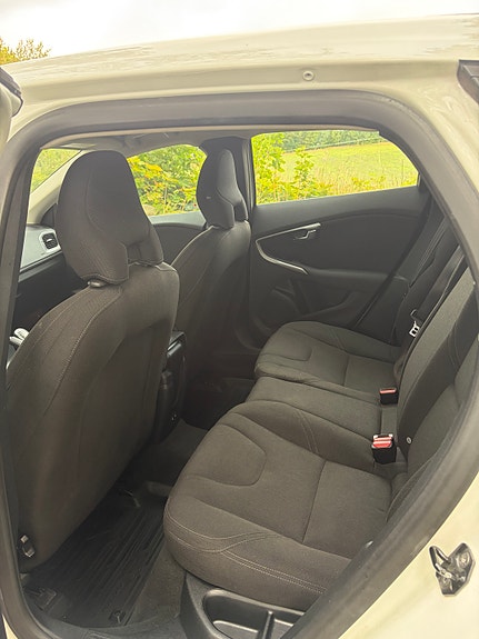 Volvo V40 7 of 8
