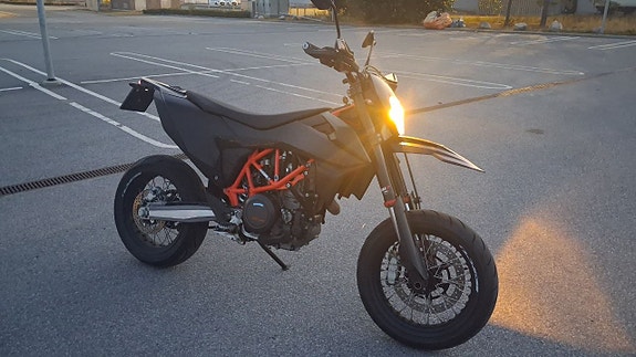 KTM KTM 690 SMC R 4 of 5