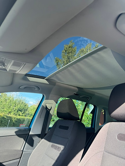 Volkswagen Tiguan 3 of 5