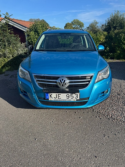 Volkswagen Tiguan 2 of 5