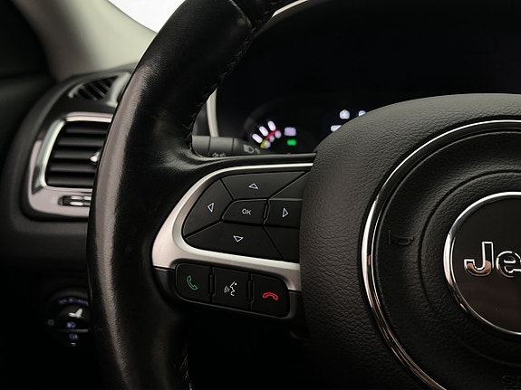 Jeep Compass 19 of 30