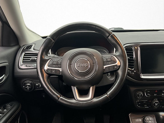 Jeep Compass 14 of 30