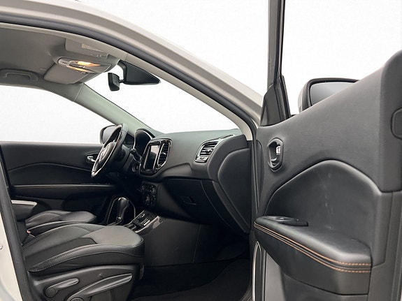 Jeep Compass 16 of 30