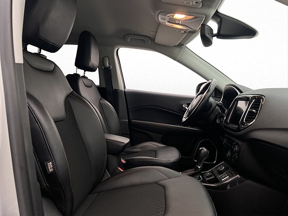 Jeep Compass 15 of 30