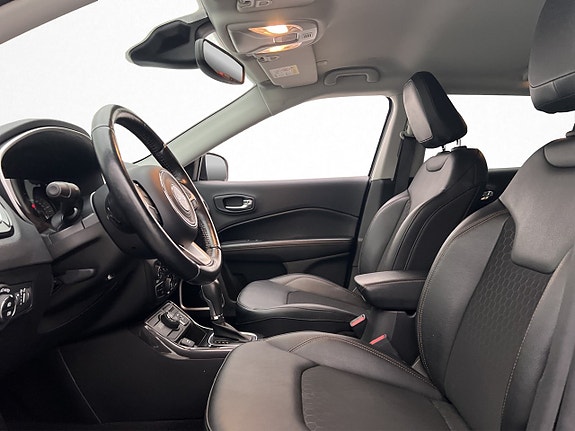 Jeep Compass 12 of 30
