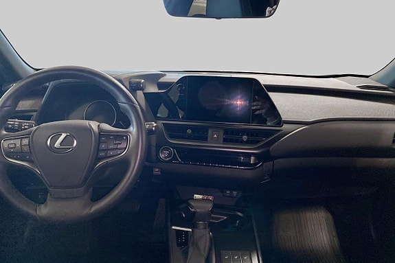 Lexus UX250h 8 of 11