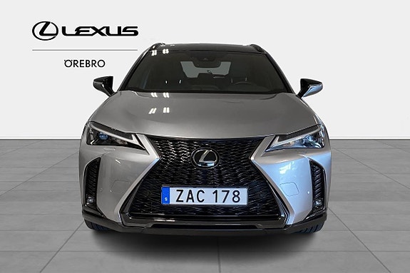 Lexus UX250h 3 of 11