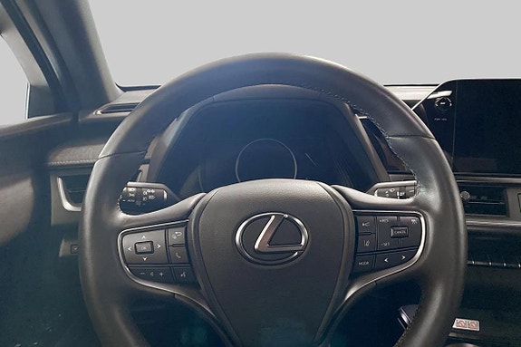 Lexus UX250h 9 of 11