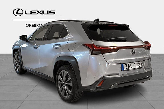 Lexus UX250h 4 of 11