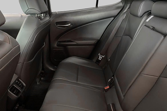 Lexus UX250h 7 of 11