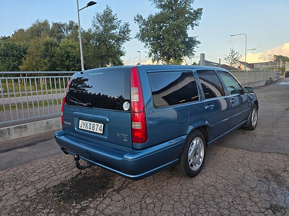 Volvo V70 3 of 9