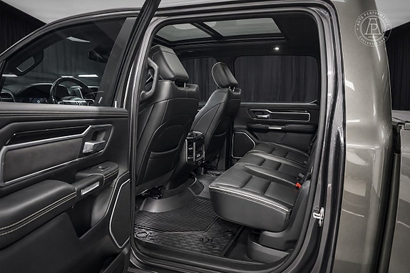 Dodge RAM 1500 11 of 12