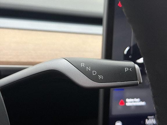 Tesla Model Y 21 of 30