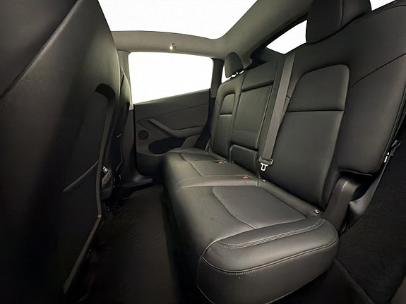 Tesla Model Y 18 of 30
