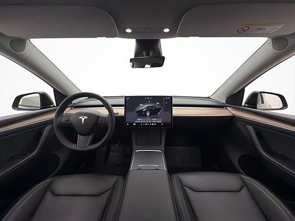 Tesla Model Y 14 of 30
