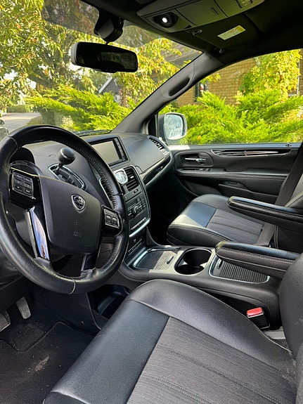 Lancia Voyager 4 of 6