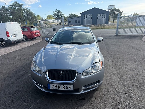 Jaguar XF 2 of 8